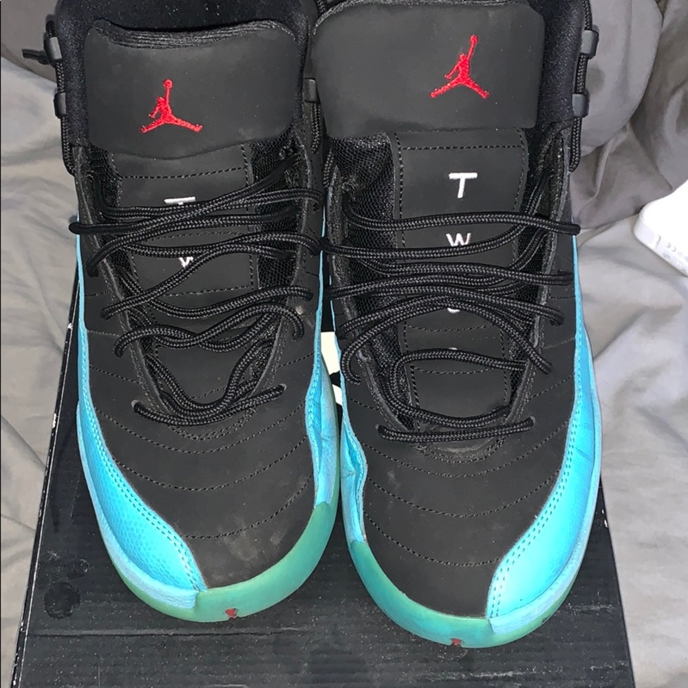 Very worn Jordan 12s SIZE 7
